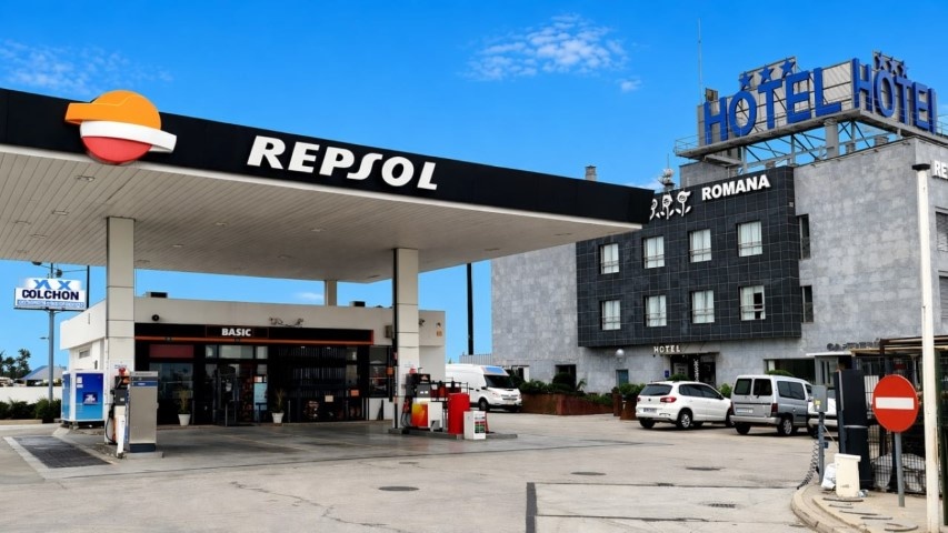 Gasolinera Repsol junto al Hotel Ruta Romana en Sagunto