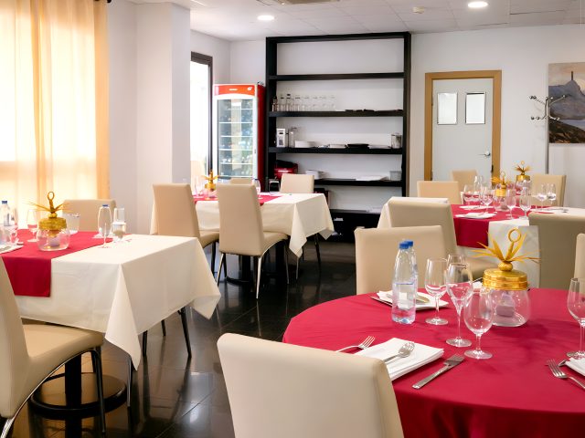 Comedor del Hotel Ruta Romana en Sagunto - Cocina tradicional valenciana